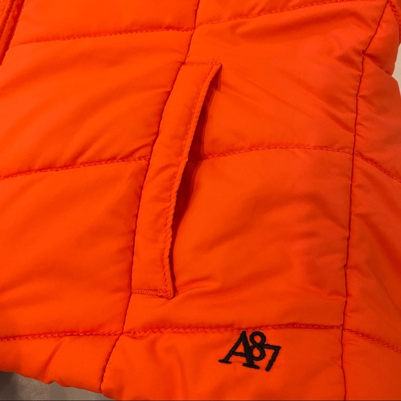 Abercrombie & Fitch puffer vest layered fall school casual Friday gorpcore - Picture 4 of 6